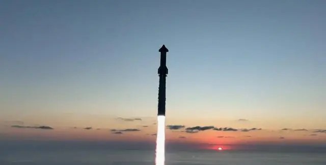 【 #美国 重型运载火箭“星舰”13日实施第五次试飞】 #马斯克 旗下太空探索公司SpaceX星舰（Starship）进行运载火箭第五次重大测试飞行，火箭已经发射
